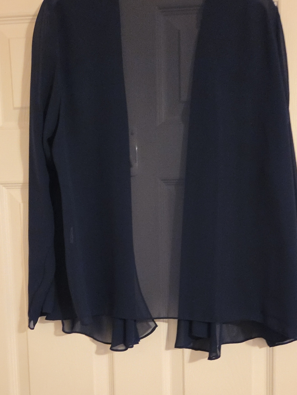 SEQUINS & RUFFLES - Picture 8 of 9